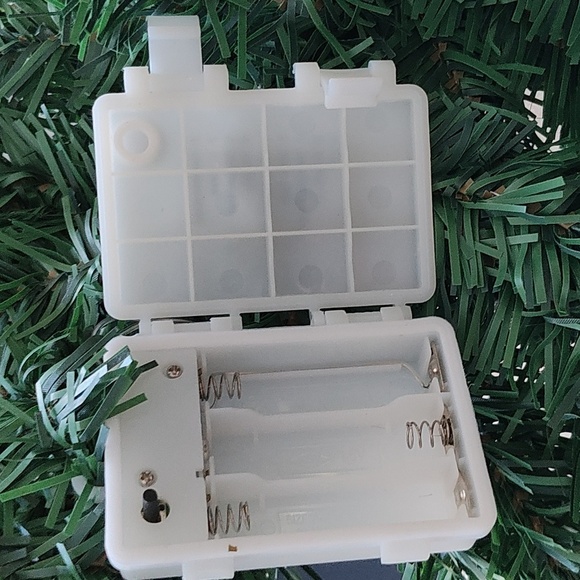 New Pre-lit Garland 9 Feet Indoor/Outdoor - Picture 9 of 11